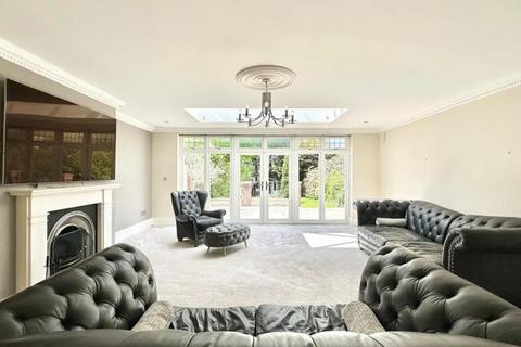 7 bedroom semi-detached house to rent, New Forest Lane, Chigwell IG7