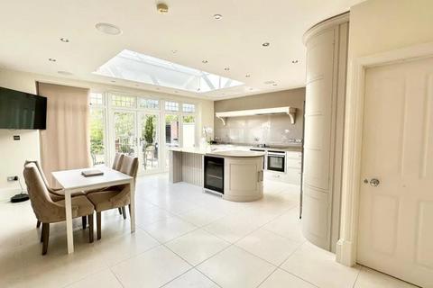 7 bedroom semi-detached house to rent, New Forest Lane, Chigwell IG7