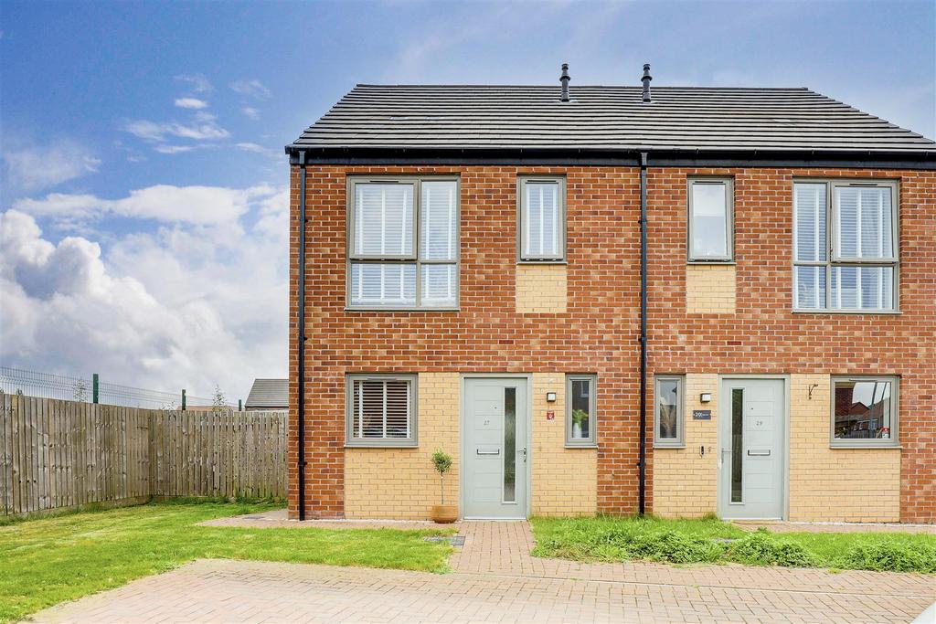 Harker Close, Hucknall NG15 2 bed semidetached house for sale £200,000
