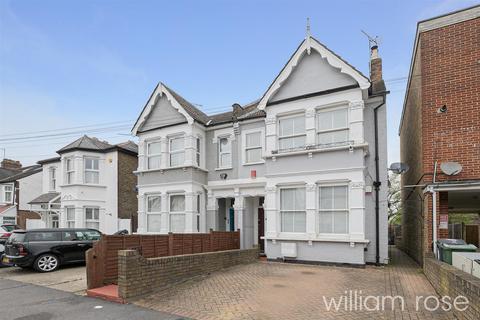 2 bedroom maisonette for sale, Chingford Avenue, London E4