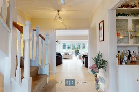 4 bedroom detached house for sale, Ripley View, Loughton IG10