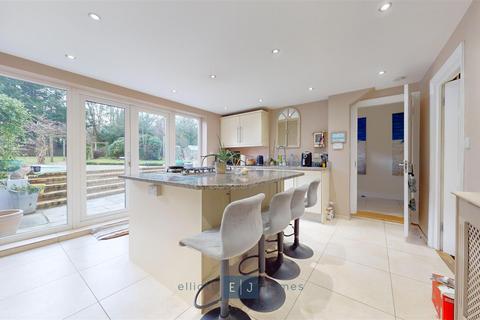 4 bedroom detached house for sale, Ripley View, Loughton IG10