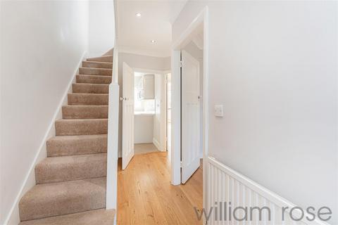 4 bedroom end of terrace house for sale, Brackley Square, Woodford Green IG8