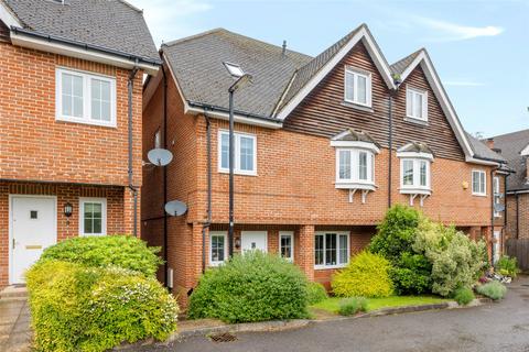 8 Bay Trees, Oxted, RH8 0BF