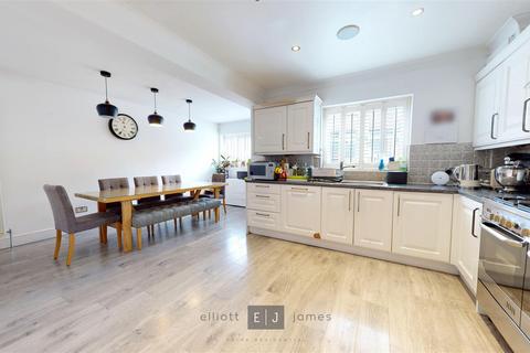 4 bedroom end of terrace house for sale, Regents Place, Loughton IG10
