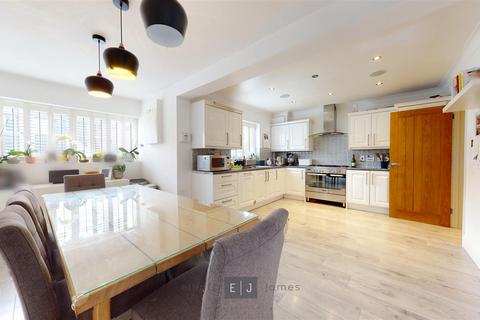 4 bedroom end of terrace house for sale, Regents Place, Loughton IG10