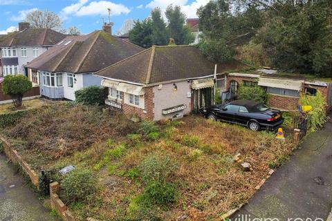 3 bedroom detached house for sale, Kings Head Hill, London E4