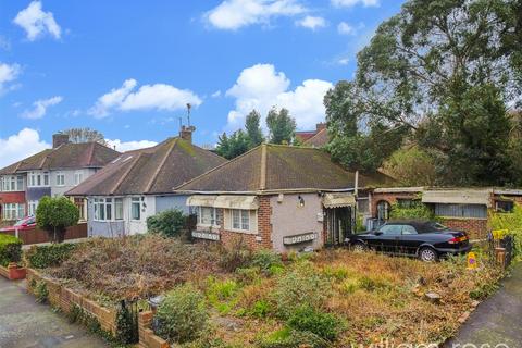 3 bedroom detached house for sale, Kings Head Hill, London E4