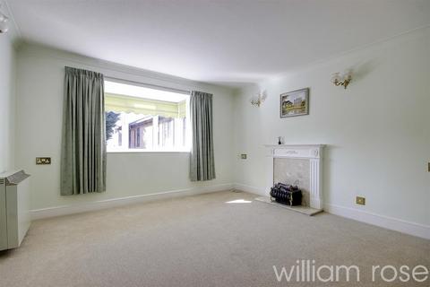 1 bedroom apartment for sale, Chingford Lane, Woodford Green IG8