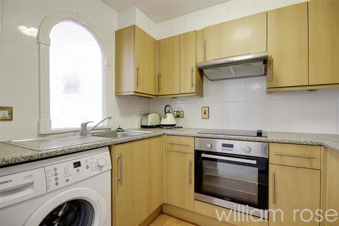 1 bedroom apartment for sale, Chingford Lane, Woodford Green IG8