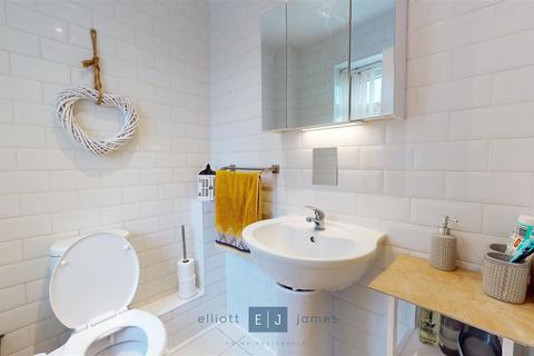 5 bedroom semi-detached house for sale, Hoppett Road, London E4