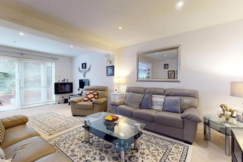 undefined, Hoppett Road, London E4