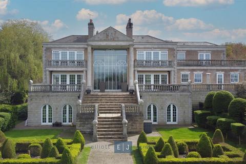 6 bedroom detached house for sale, Mott Street, Loughton IG10