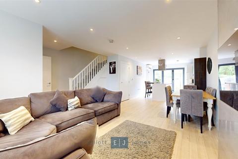 3 bedroom terraced house for sale, Park View, Chigwell IG7