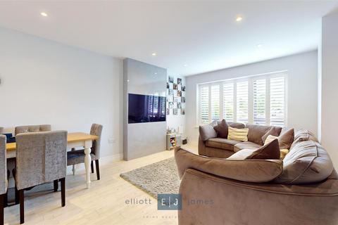 3 bedroom terraced house for sale, Park View, Chigwell IG7