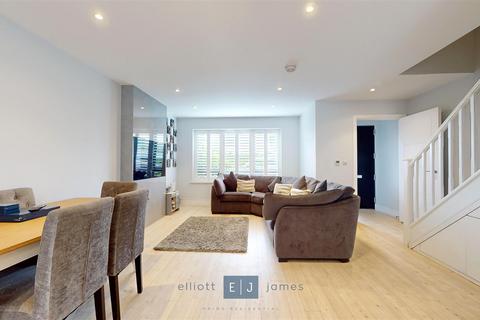 25 Park View, Chigwell, IG7 5EF