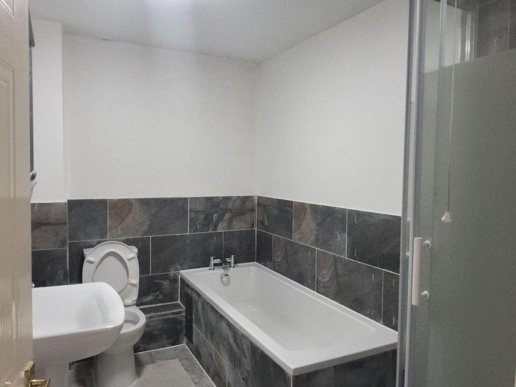 Glenwoods, Newport Pagnell, Newport... 2 bed terraced house £1,200
