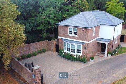 3 bedroom detached house for sale, Meadow Way, Chigwell IG7