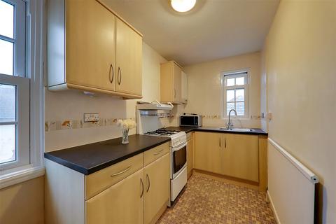 1 bedroom flat for sale, Ambrose Place, Worthing BN11