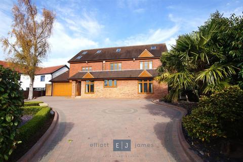 5 bedroom detached house for sale, West View, Loughton IG10