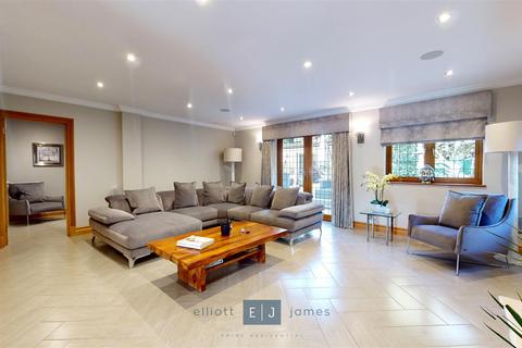 5 bedroom detached house for sale, West View, Loughton IG10