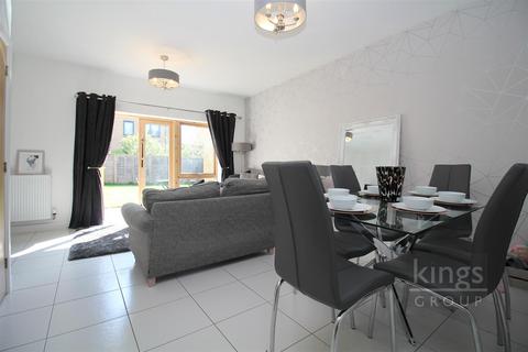 3 bedroom semi-detached house for sale, Bullfinch Road, Newhall, Harlow