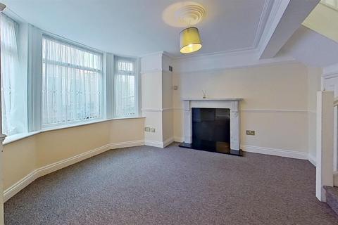 1 bedroom flat to rent, Sondes Road, Deal