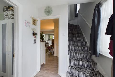 421 Chipstead Valley Road, Coulsdon, CR5 3BW