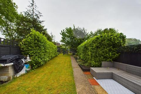 421 Chipstead Valley Road, Coulsdon, CR5 3BW