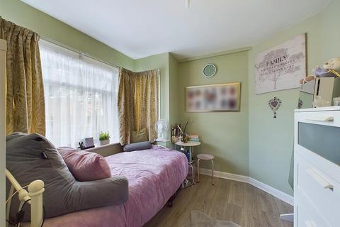 421 Chipstead Valley Road, Coulsdon, CR5 3BW