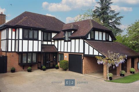 5 bedroom detached house for sale, The Lindens, Loughton IG10