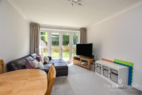2 bedroom flat for sale, Hereford Close, Epsom