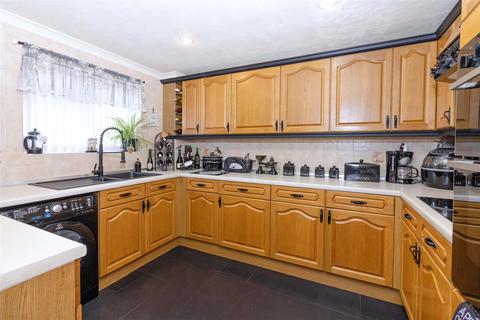 3 bedroom end of terrace house for sale, Lisher Road, Lancing