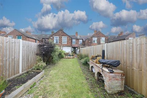 3 bedroom terraced house for sale, Chanterlands Avenue, Hull