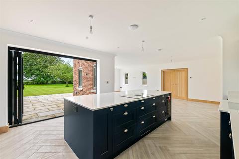 4 bedroom detached house for sale, Wragby Road East, North Greetwell, Lincoln