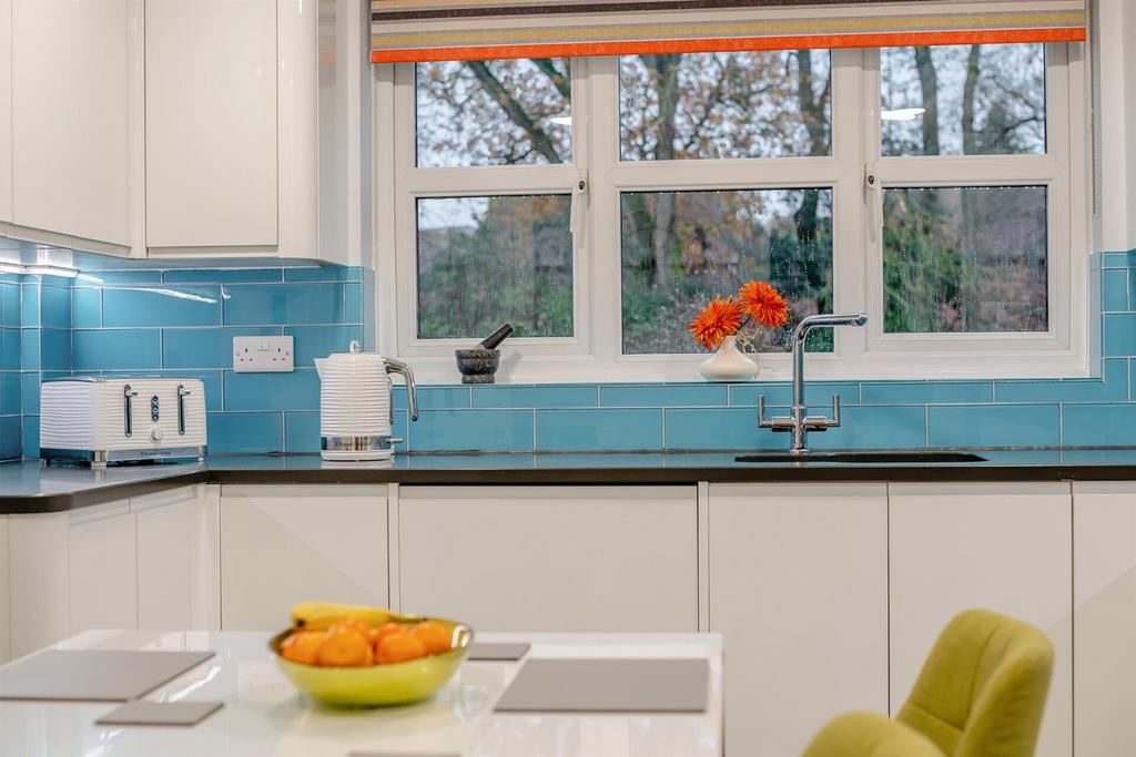 8579825-interior12.jpg