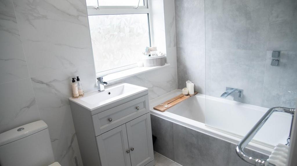 Bathroom 2.jpg