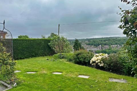 24 Crosshills Mount, Greetland, Halifax, HX4 8HS