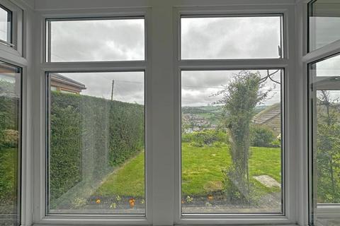 24 Crosshills Mount, Greetland, Halifax, HX4 8HS