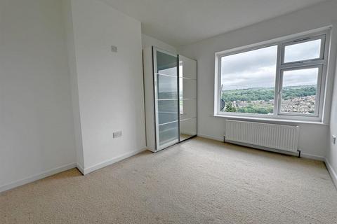 24 Crosshills Mount, Greetland, Halifax, HX4 8HS