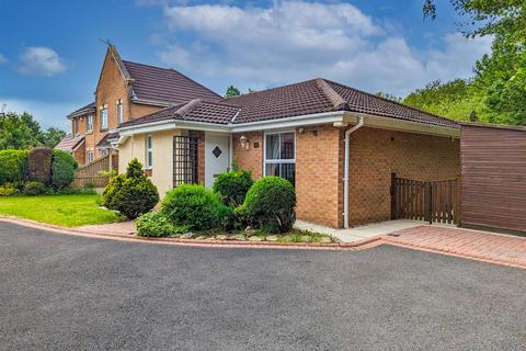 3 bedroom detached bungalow for sale, Wateredge Close, Leigh