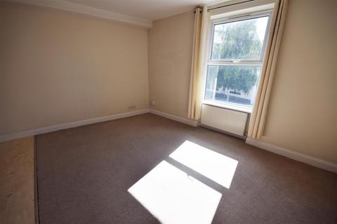 1 bedroom apartment to rent, Heath Road, Twickenham
