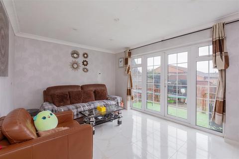 3 bedroom terraced house for sale, Pemberton Road, Slough