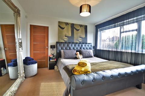 2 bedroom maisonette to rent, Crofthill Road, Slough