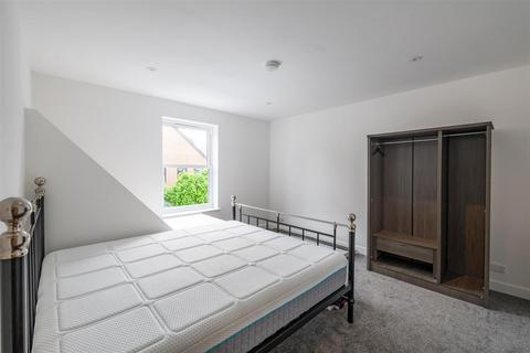3 bedroom maisonette for sale, Brighton Road, Horley
