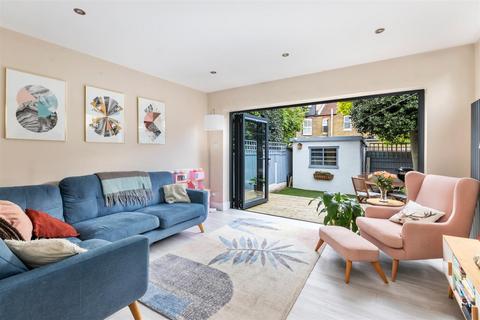 1 Queens Road, Morden, SM4 5DF