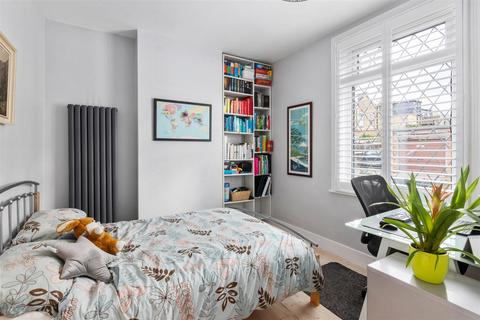 1 Queens Road, Morden, SM4 5DF