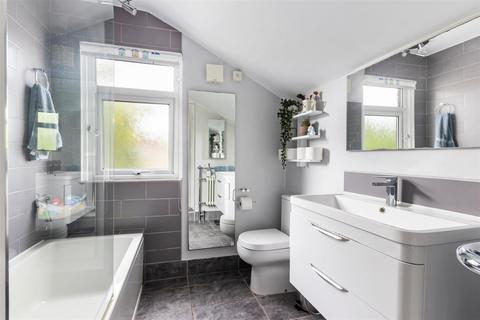 1 Queens Road, Morden, SM4 5DF