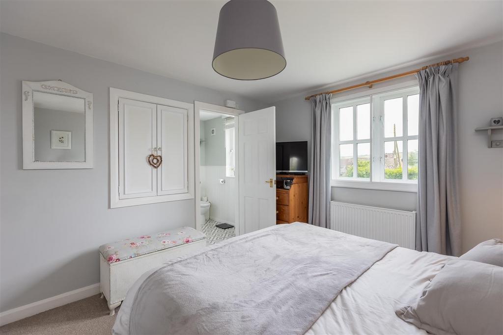 Dale Cottage Bedroom 1-4[1].jpg