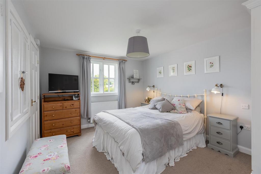 Dale Cottage Bedroom 1-1[1].jpg